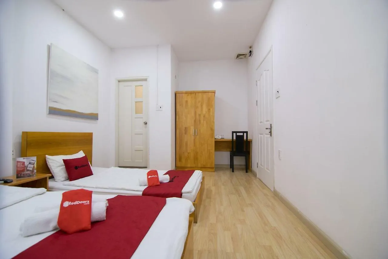 Reddoorz Near Nguyen Hue Walking Street 2 - Dorms Available Hotel