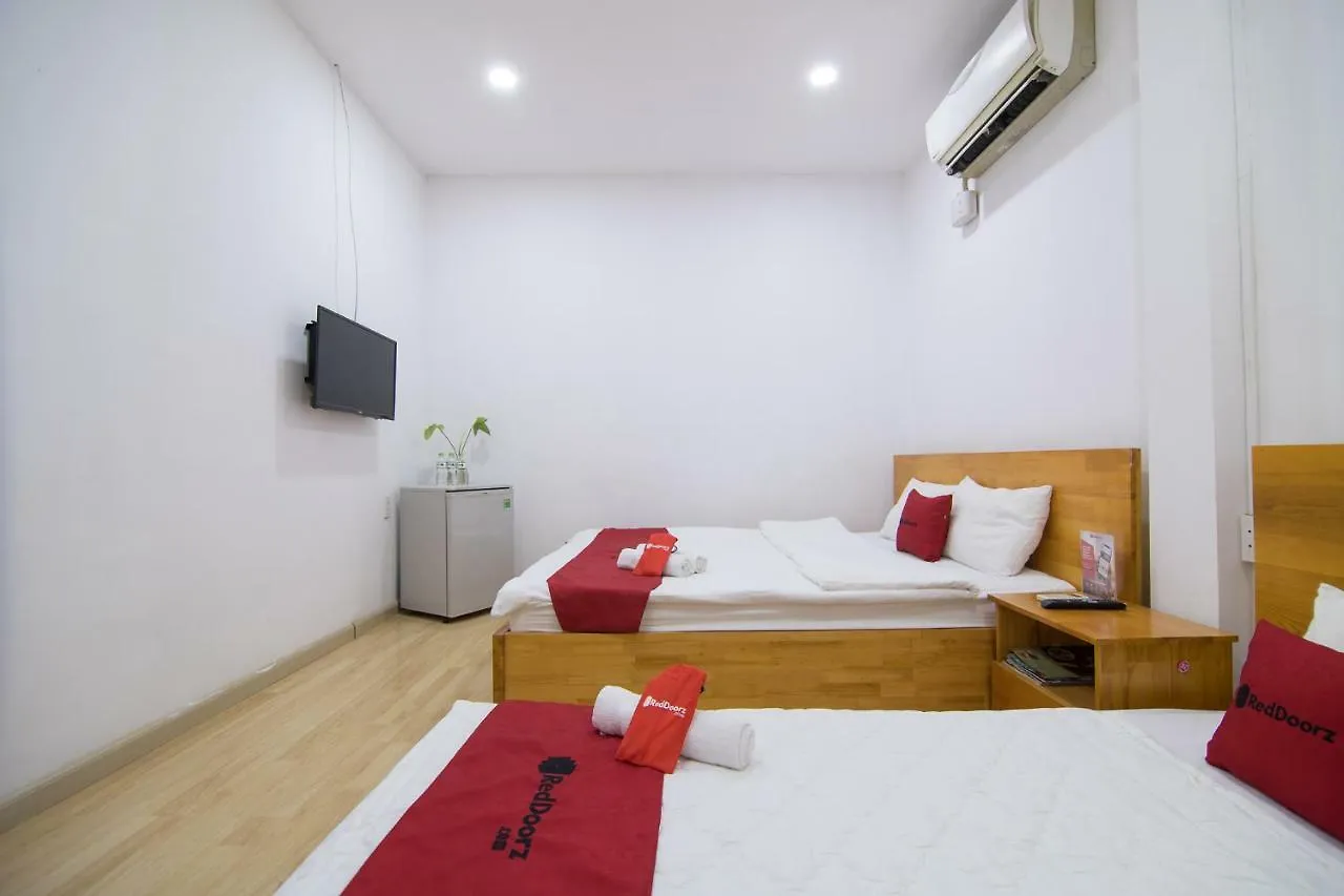 Hotel Reddoorz Near Nguyen Hue Walking Street 2 - Dorms Available