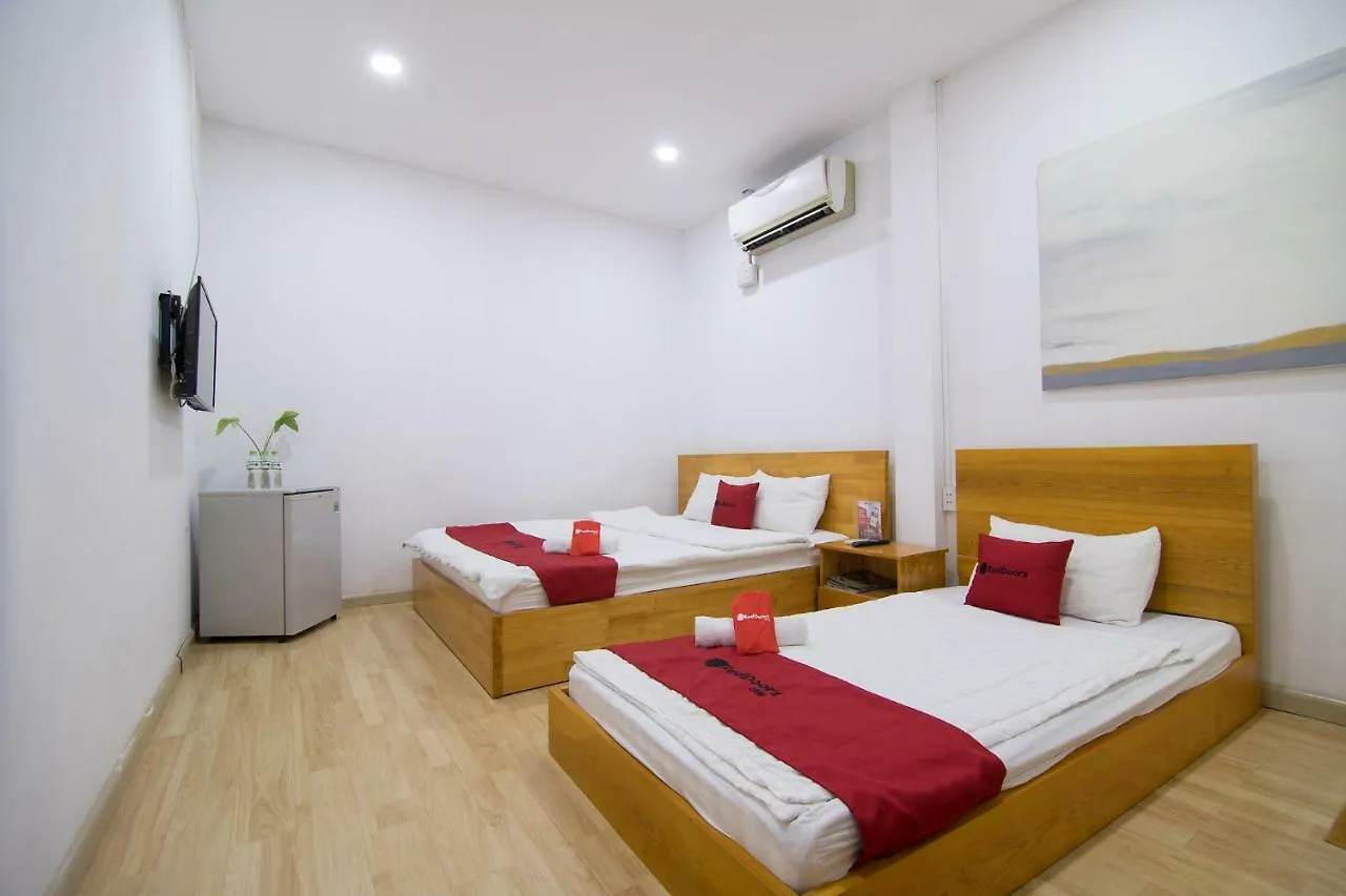 Hotel Reddoorz Near Nguyen Hue Walking Street 2 - Dorms Available