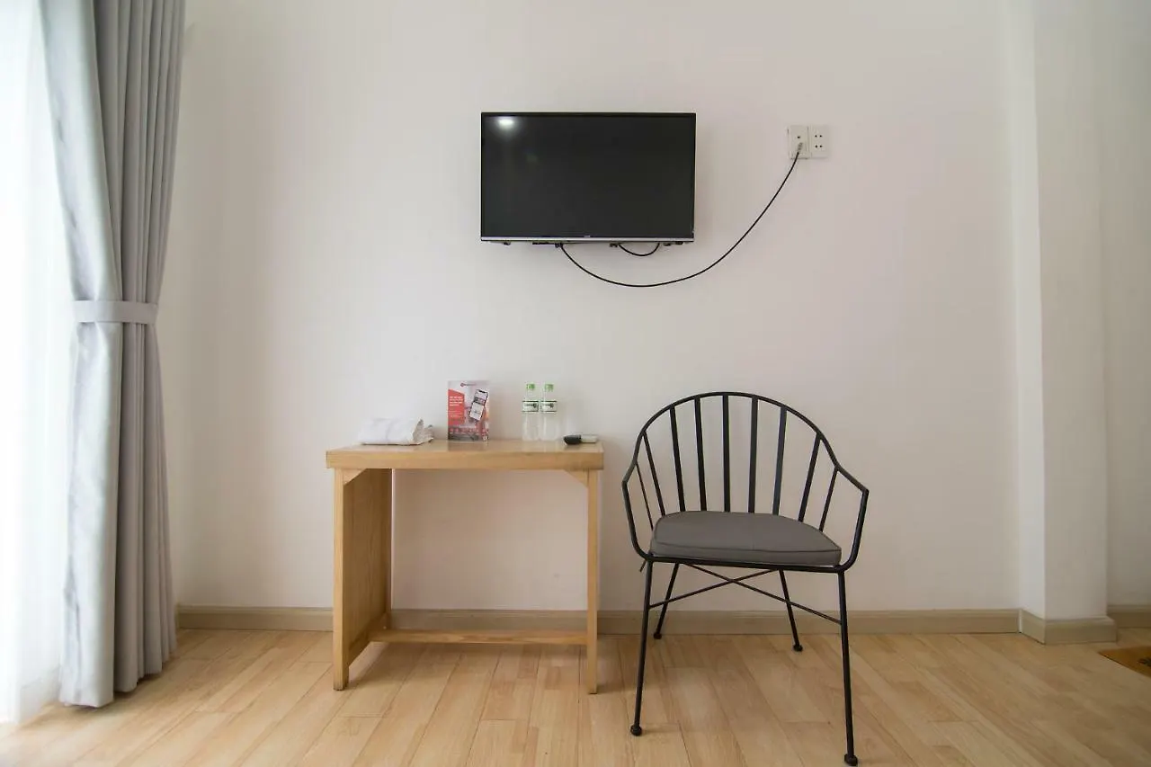 Reddoorz Near Nguyen Hue Walking Street 2 - Dorms Available Hotel
