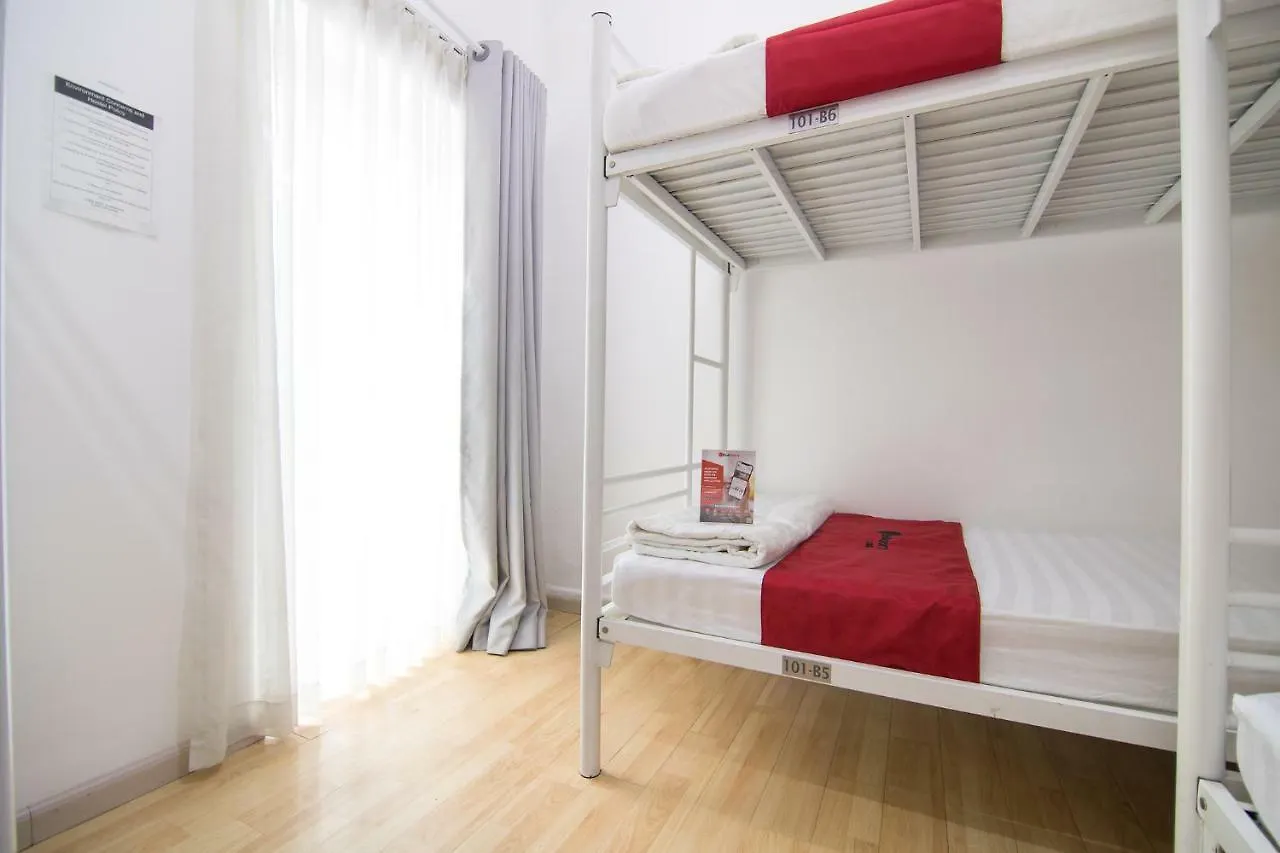 Reddoorz Near Nguyen Hue Walking Street 2 - Dorms Available Vietnam