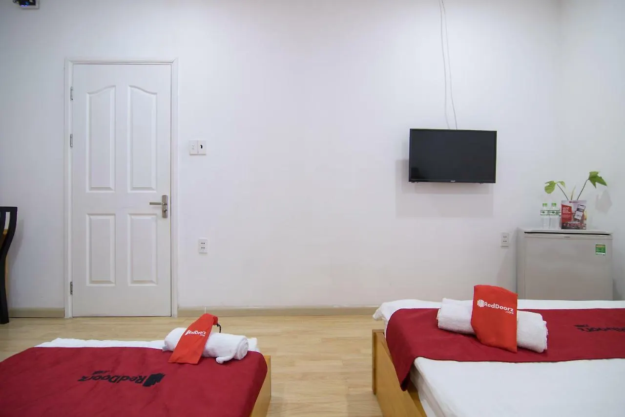 Hotel Reddoorz Near Nguyen Hue Walking Street 2 - Dorms Available